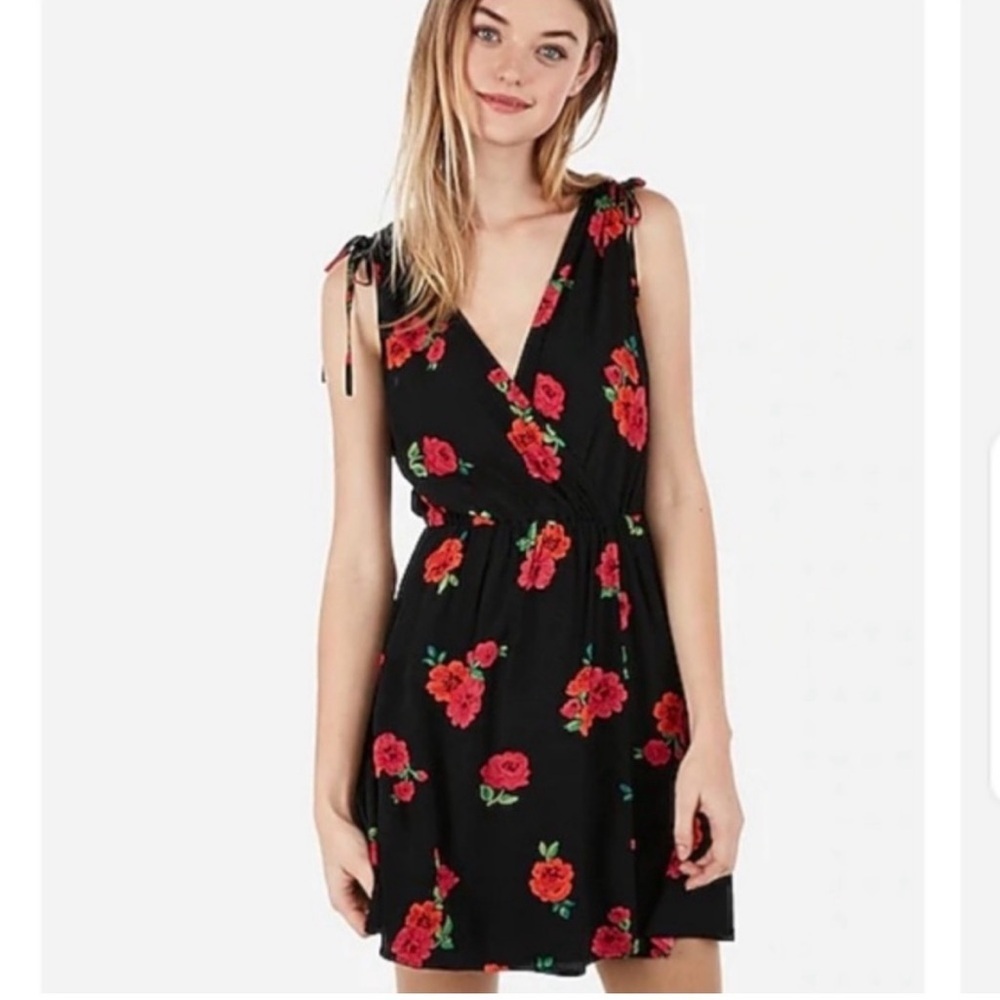 Express‎ Black with Red Floral Mini Dress Size medium